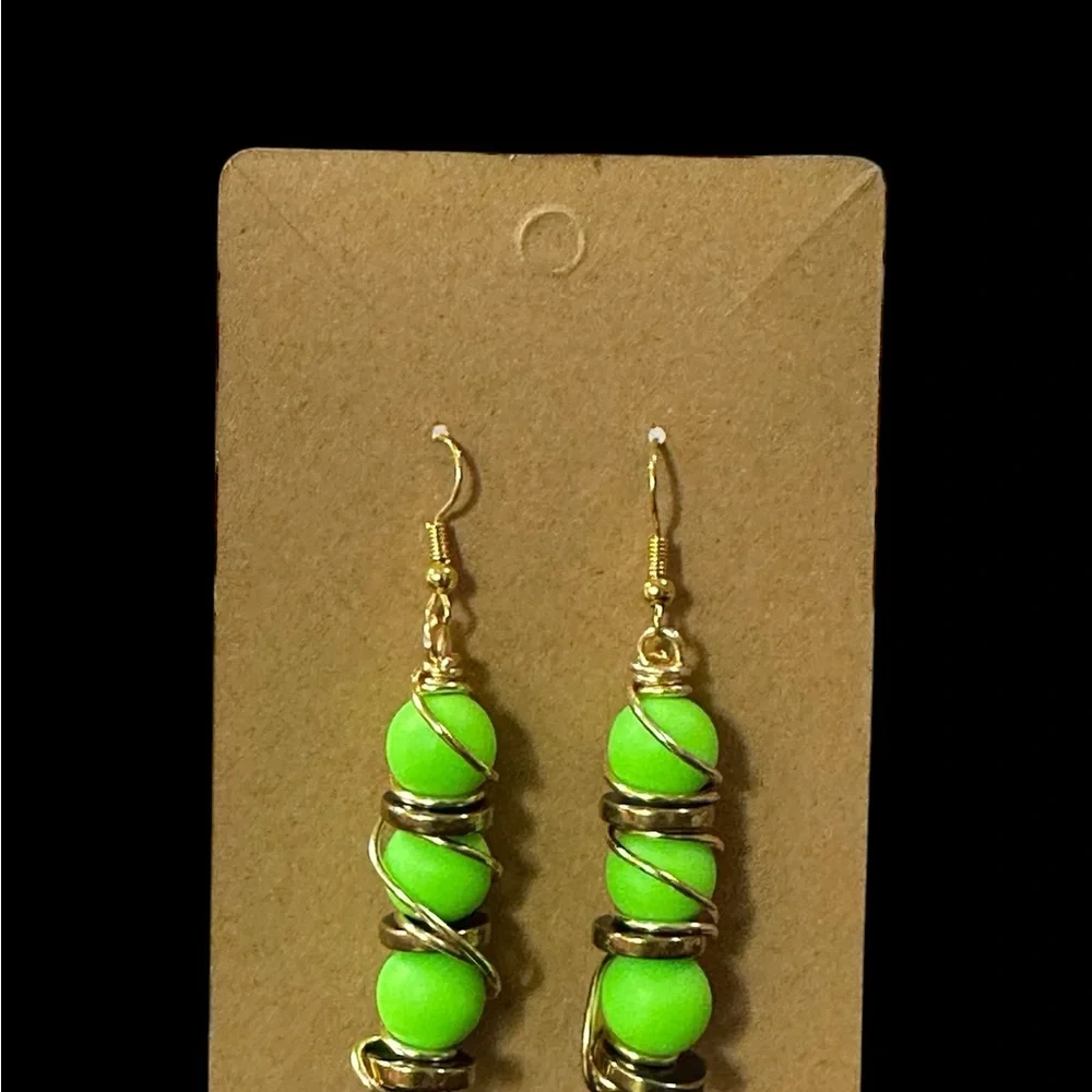 Neon Green Beaded Bracelet with Gold Tag - Picture 6 of 10